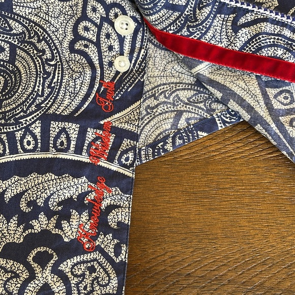 Robert Graham men's size M shirt. Great condition. - Picture 2 of 5